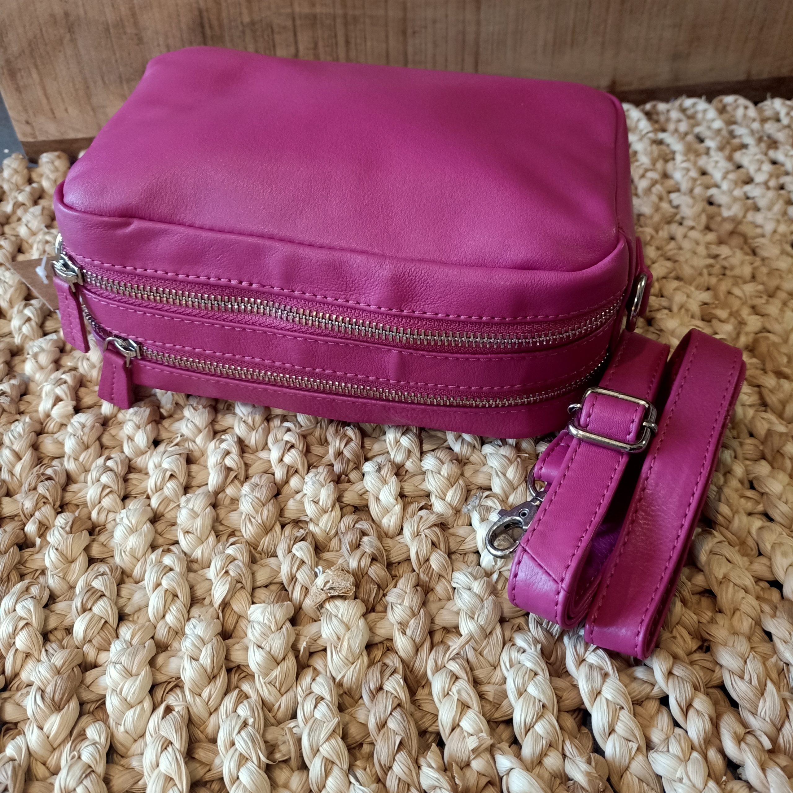 Tracolla in Pelle Fuxia - immagine 3